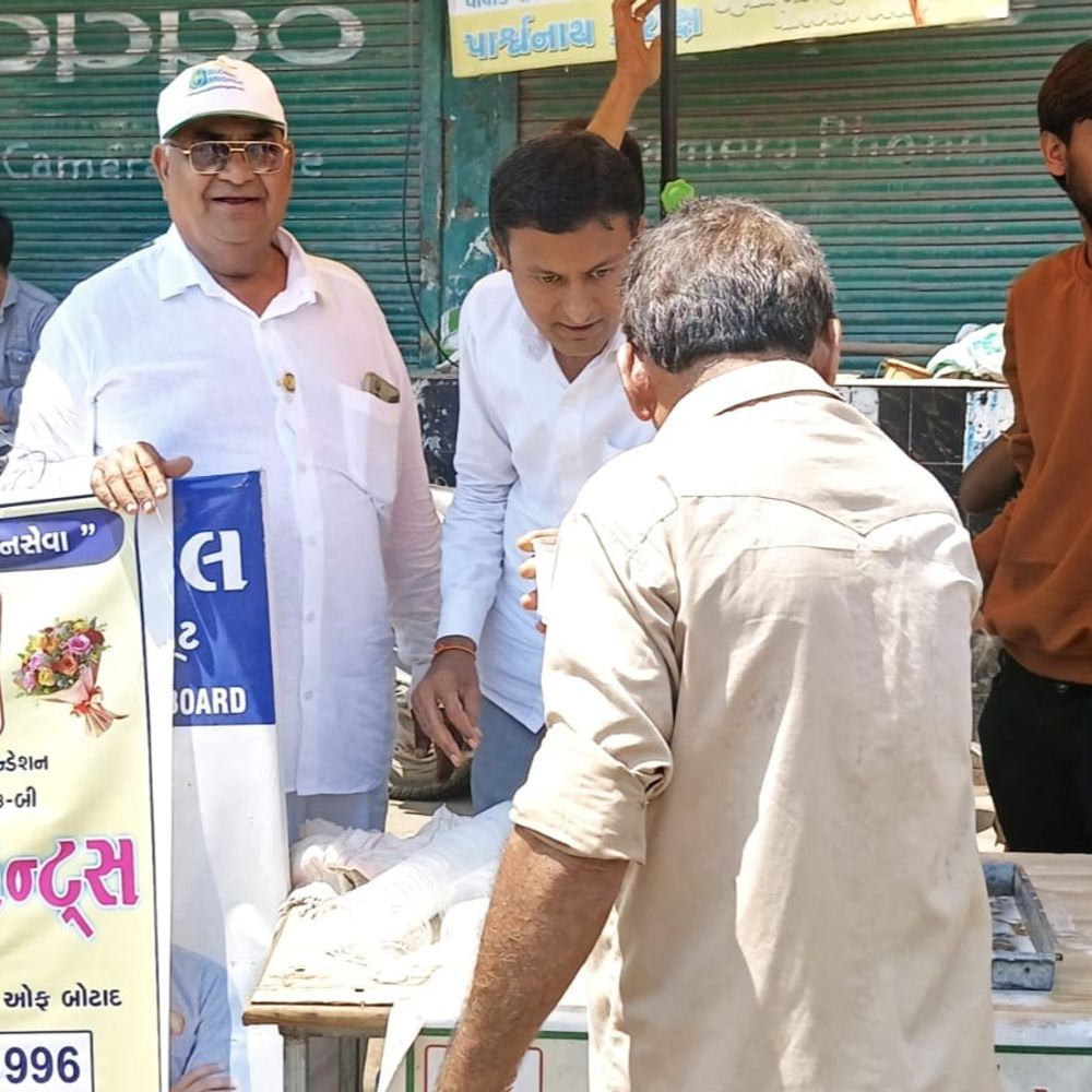 યંગ જાયન્ટ્સ બોટાદે નિઃશુલ્ક ઠંડી છાશનું વિતરણ કર્યું:ગરમીથી રાહત આપવા 1000થી વધુ લોકોએ લાભ લીધો