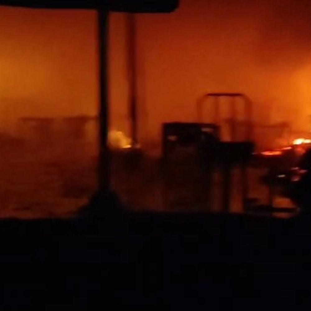 તલોદમાં લાટીમાં આગ લાગી:ત્રણ ફાયર ટીમે 5 કલાકમાં કાબૂ મેળવ્યો