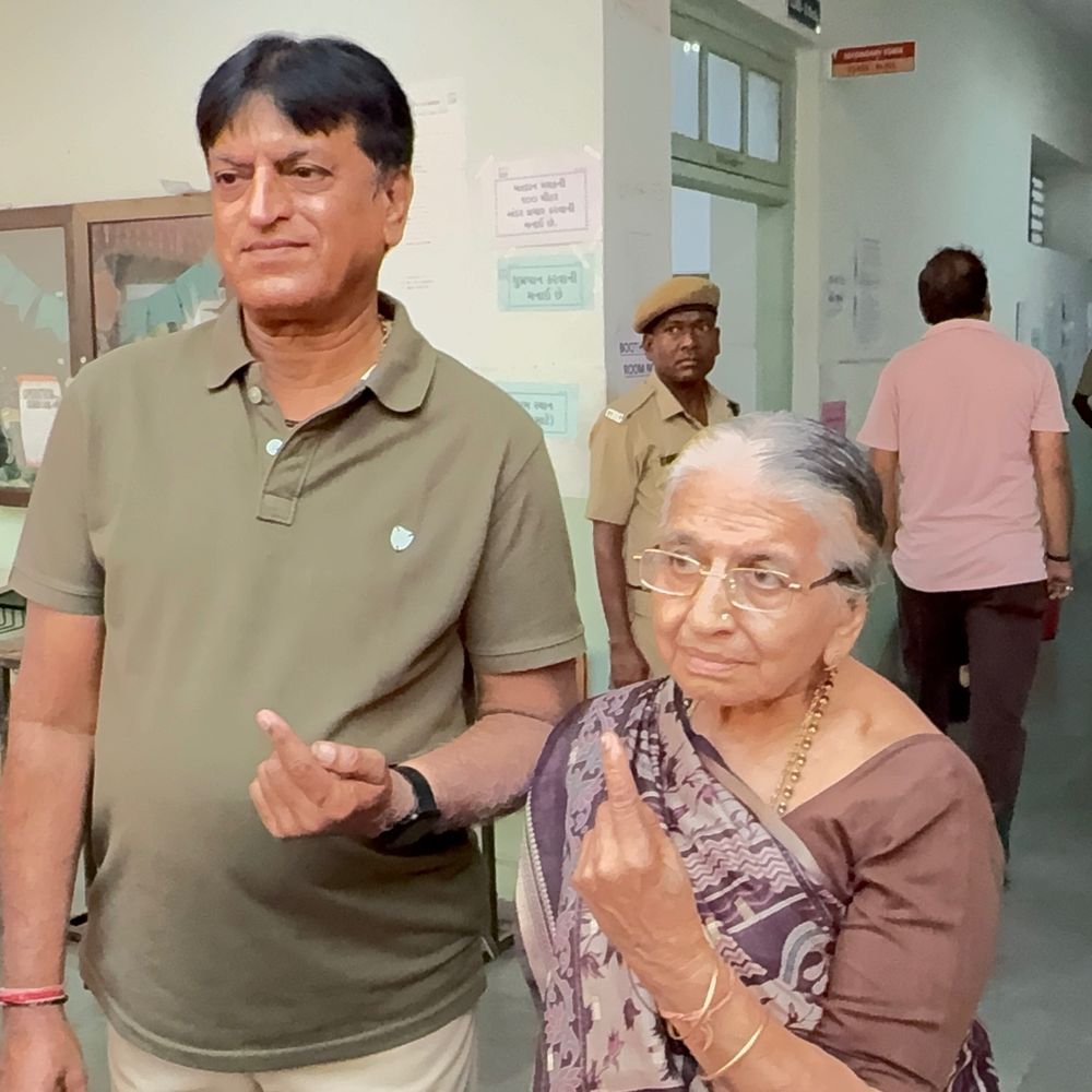 2021ની નીરસતા સામે આ વખતે 'બમ્પર વોટિંગ'નો કરંટ:વરાછા-કતારગામના 'પાટીદાર બેલ્ટ'માં મિજાજ બદલાયો, જંગી મતદાનથી સત્તાધારી-વિપક્ષની ઉંઘ ઉડી, 4 વોર્ડમાં 19% સુધીનો ઉછાળો