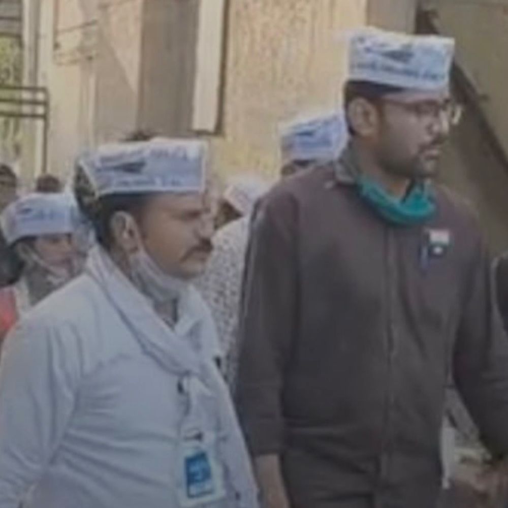 સુરતમાં સગીરાની છેડતી મામલે ક્રેડિટ લેવાનો ખેલ થયો હોવાની આશંકા:CCTVમાં કેદ મેહુલ પોલીસ સ્ટેશનમાં શું કરતો હતો?, ભાજપ કાર્યાલય પર હુમલાનું હતું કાવતરું