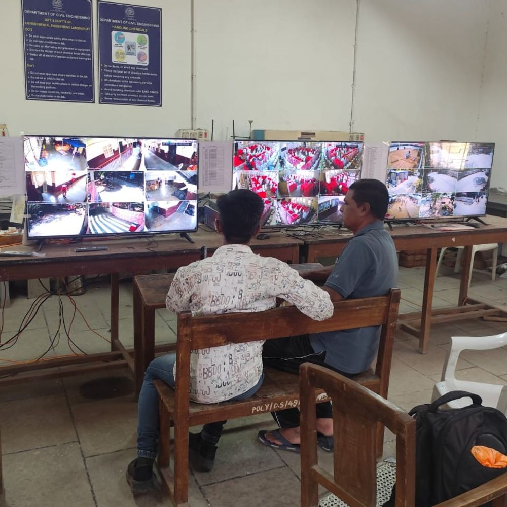 વડોદરા મનપાની ચૂંટણી માટે આવતીકાલે મત ગણતરી:પોલીટેકનિક ડિપાર્ટમેન્ટ ખાતે સ્ટ્રોંગ રૂમમાં EVM સીલ, મેડિકલની 4 ટીમ, ફાયર વિભાગની 3 ફાયરની ગાડીઓ, 2 એમ્બ્યુલન્સ તૈનાત, 900 કર્મી મત ગણતરી કરશે