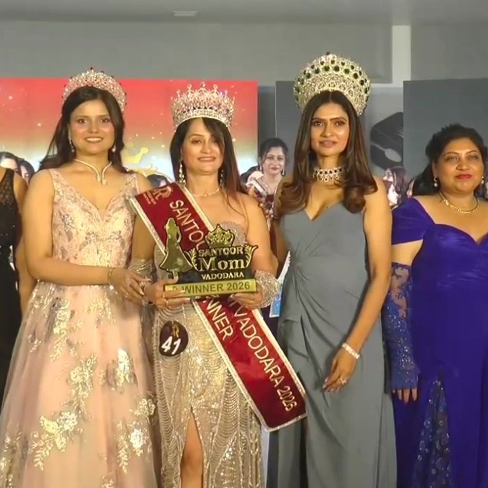 49 વર્ષિય હિનલ ગૌરે સંતુર મોમ સિઝન 2નો ખિતાબ જીત્યો:દેશના વિવિધ રાજ્યથી આવેલી મોમને માત આપી એક દિકરાની માતાએ ક્રાઉન પોતાના નામે કર્યો, જીત બાદ કહ્યું: પ્રત્યેક માતાએ પોતાની પ્રતિભા બહાર લાવવી જોઈએ