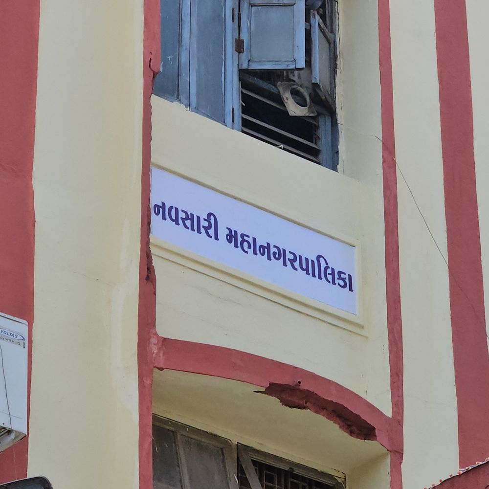 દોઢ વર્ષ બાદ જનતા રાજ:100 વર્ષના શાસન બાદ પ્રથમ ચૂંટણી, વિકાસના વાયદા અને પાયાની જરૂરિયાતો વચ્ચે જનતા કોને સોંપશે સત્તા?