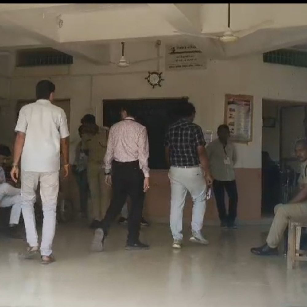 સુરેન્દ્રનગરના જેપર ગામમાં આજે ફરી મતદાન શરૂ:ગઈકાલે EVM ખામીને કારણે મતદાન મોકૂફ રખાયું હતું