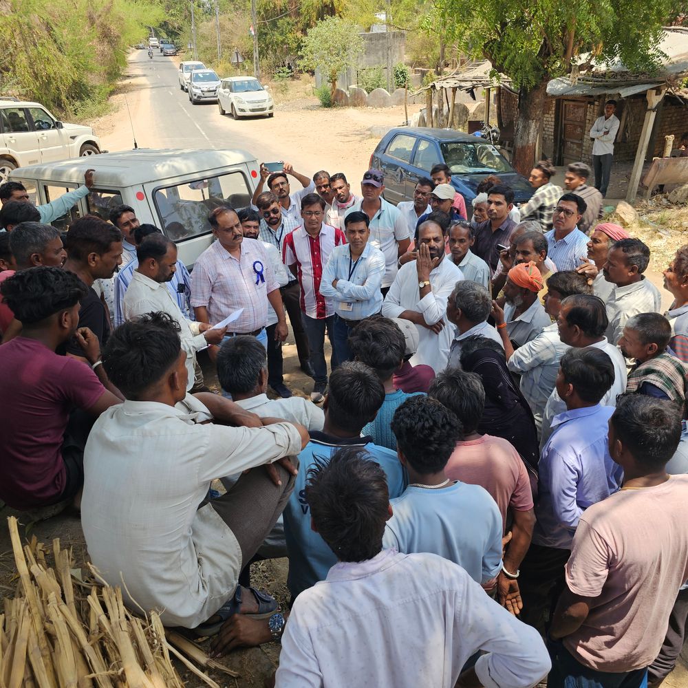 વરધી ગામે વિરોધનો સૂર:‘પહેલાં શાળાના ઓરડા, પછી વોટ’ના નારા સાથે વરધીમાં મતદાન બહિષ્કાર