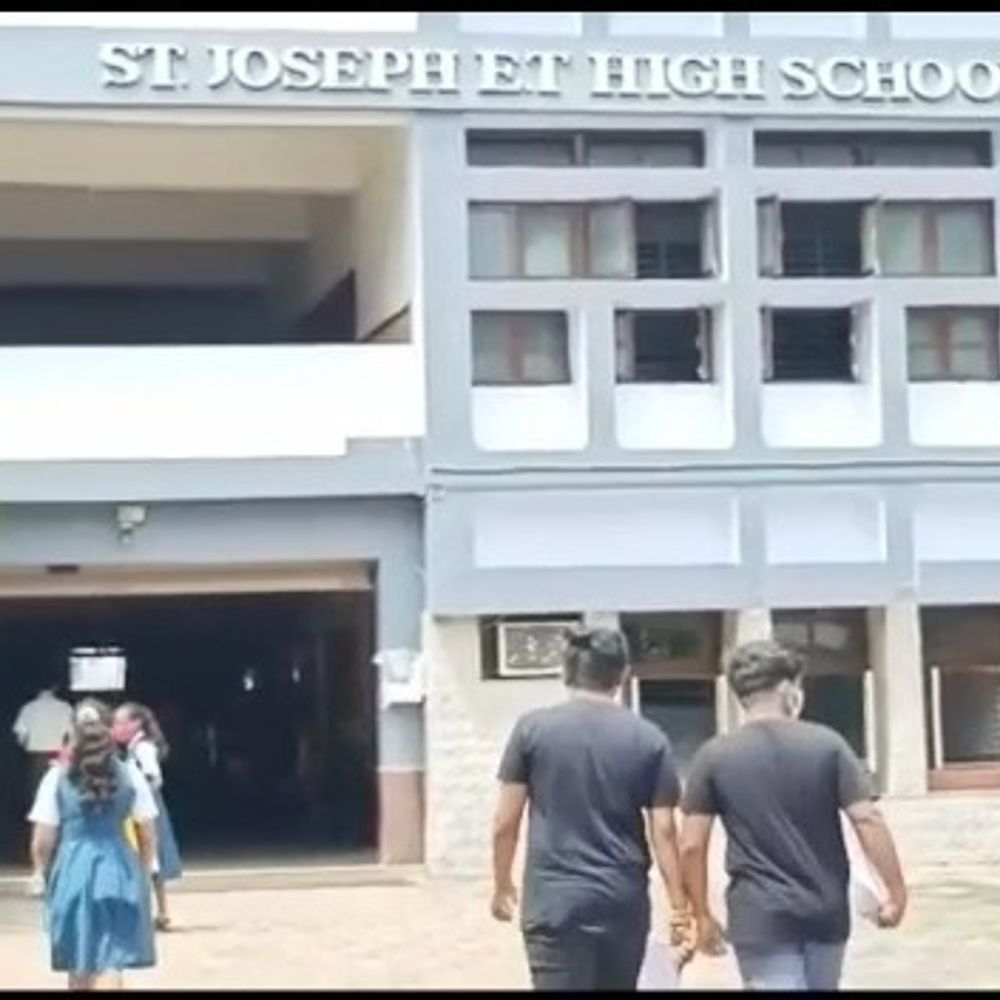 વલસાડમાં NEET-UG 2026 માટે કડક નિયંત્રણો જાહેર:જિલ્લાના 10 કેન્દ્રો પર પરીક્ષા, 200 મીટર વિસ્તારમાં પ્રતિબંધ