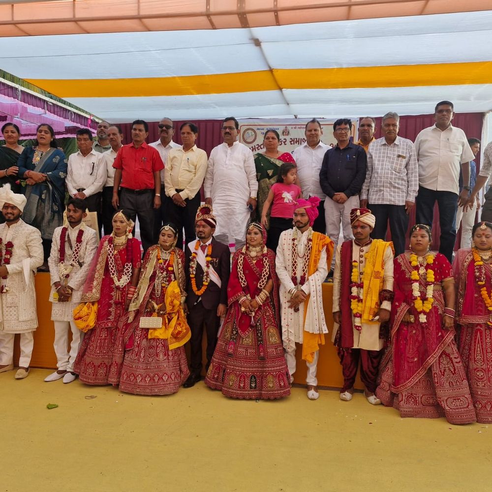 ભરૂચમાં સમૂહ લગ્નોત્સવ: 15 યુગલોએ સાદગીથી લગ્ન કર્યા:ખર્ચાળ લગ્ન પરંપરાઓ સામે સમાજને આપ્યો સંદેશ