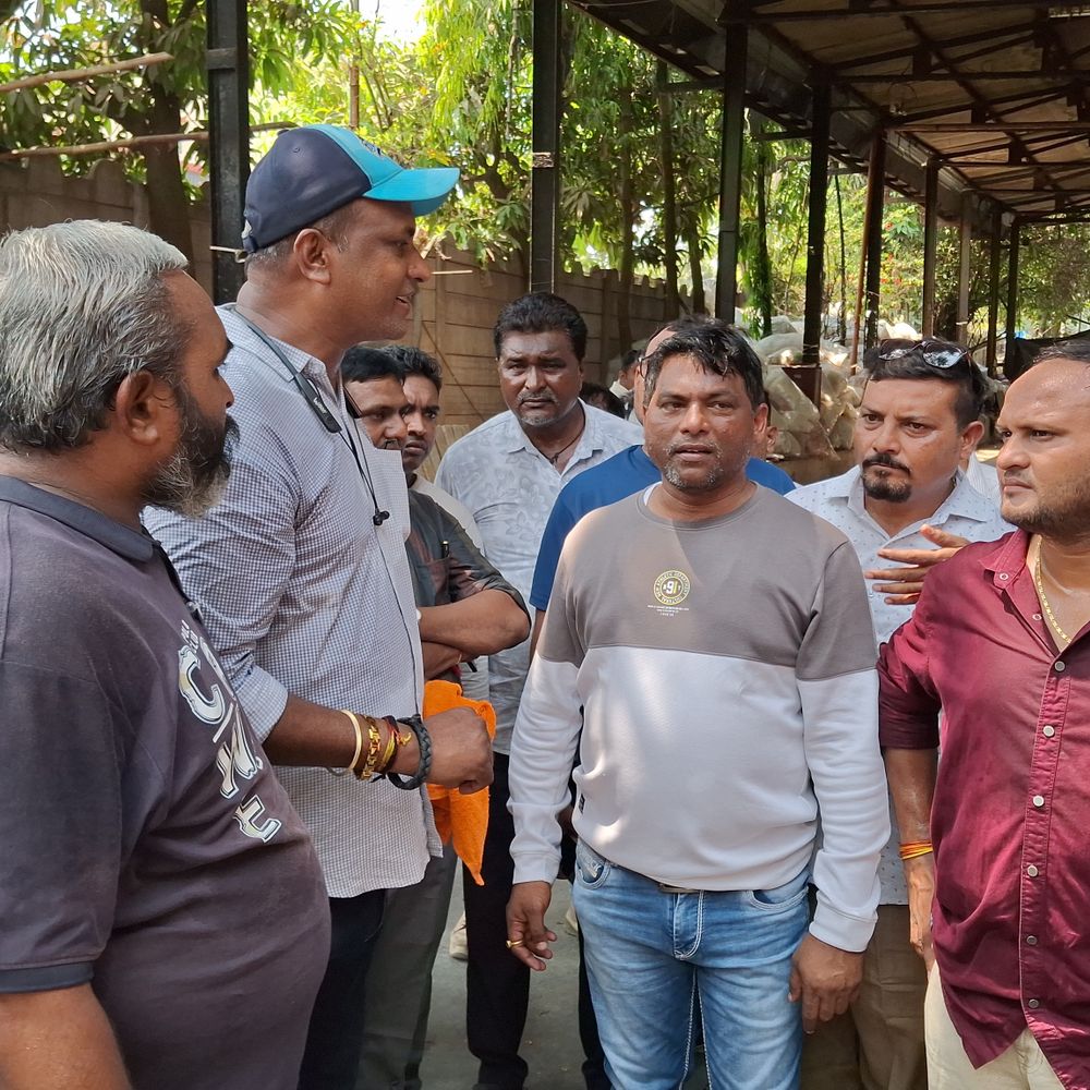 વલસાડમાં ડેમોસા કંપનીની 104 દિવસની હડતાળ સમાપ્ત:42 ગામના સરપંચોની મધ્યસ્થીથી 500થી વધુ કામદારોની 'ઘરવાપસી'