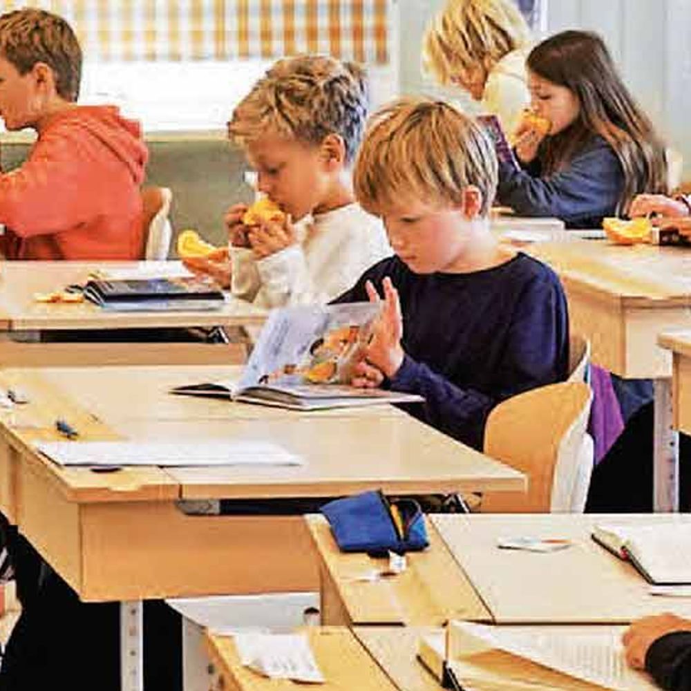 આજ-કાલ: ચીન અને સ્વીડન સ્ક્રીનથી પુસ્તક તરફ.