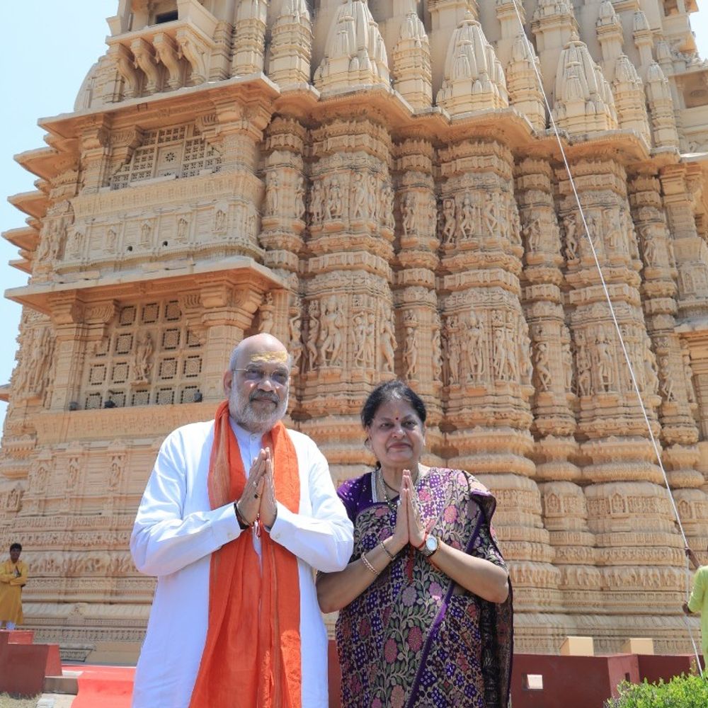 અમિત શાહે સોમનાથ મંદિરમાં પૂજા કરી:'સોમનાથ વર્તમાન' ઈ-પત્રિકા અને વિશેષ પૂજા બુકિંગનો પ્રારંભ કર્યો