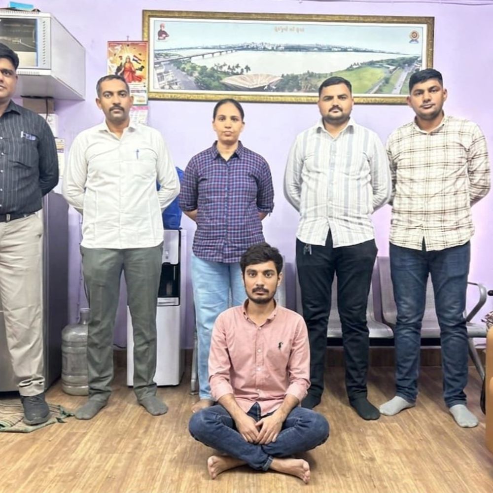 નશાકારક પદાર્થના કાળા કારોબારનો પર્દાફાશ:4.94 લાખના 988 ગ્રામ અફીણ સાથે એક ઝડપાયો, LCB અને કતારગામ પોલીસની કાર્યવાહી