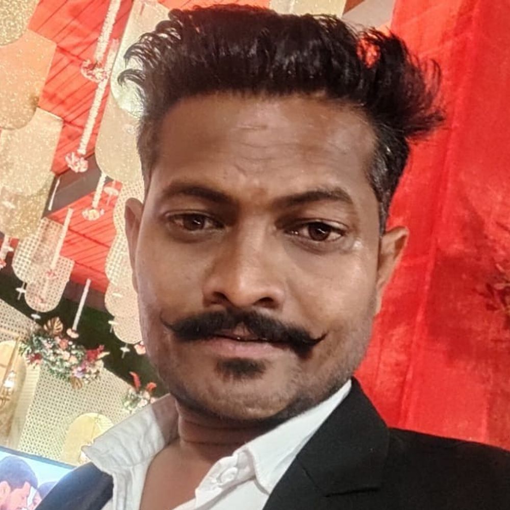 વડોદરામાં ઝોમેટો ડિલિવરી બોયનો 8માં માળેથી કૂદી આપઘાત:પરિવારે કહ્યું- પોલીસે માર મારતા ડિપ્રેશનમાં આવીલ ઝંપલાવ્યું, આત્મહત્યા નહીં મર્ડર છે; ACPએ કહ્યું- તટસ્થ તપાસ થશે