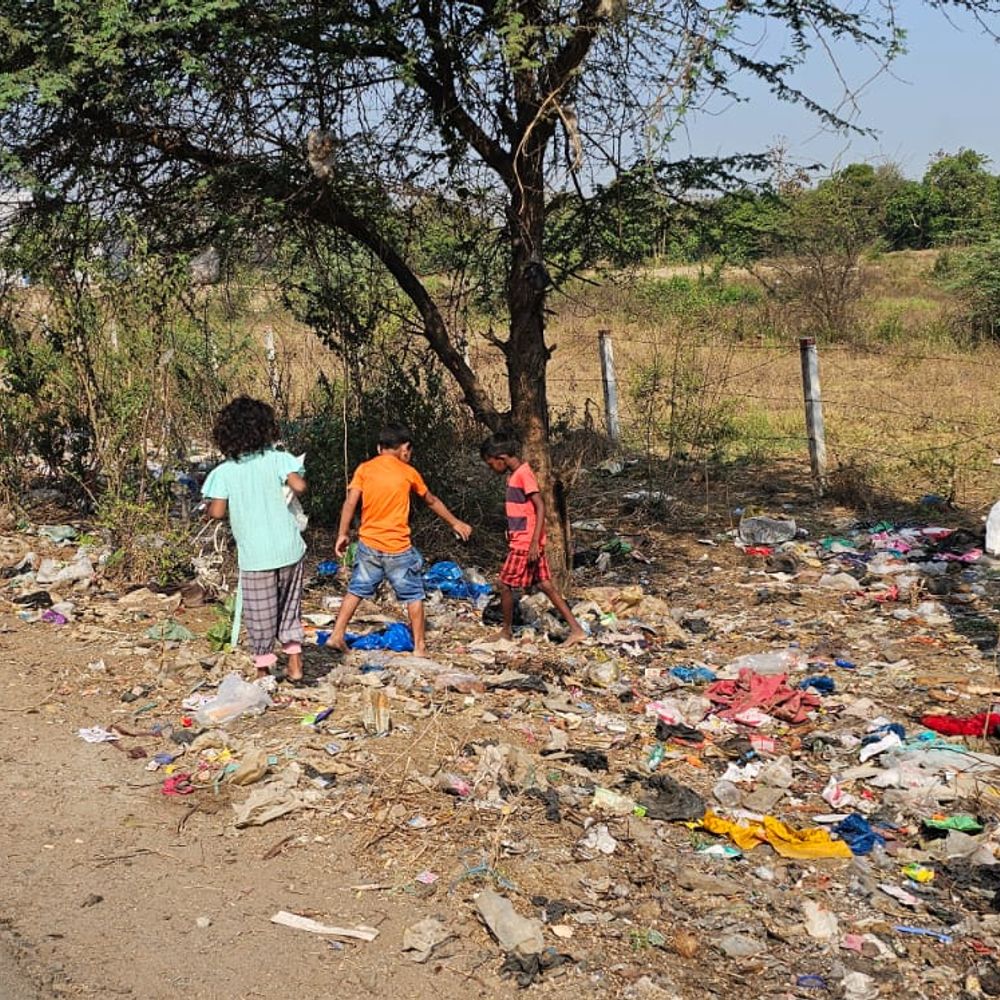ગંદકીનું સામ્રાજ્ય ફેલાયું:પીપરીયા લવાછા કરમખલમાં ગંદકીની ભરમાર, સ્વચ્છતાના દાવા પર સવાલ