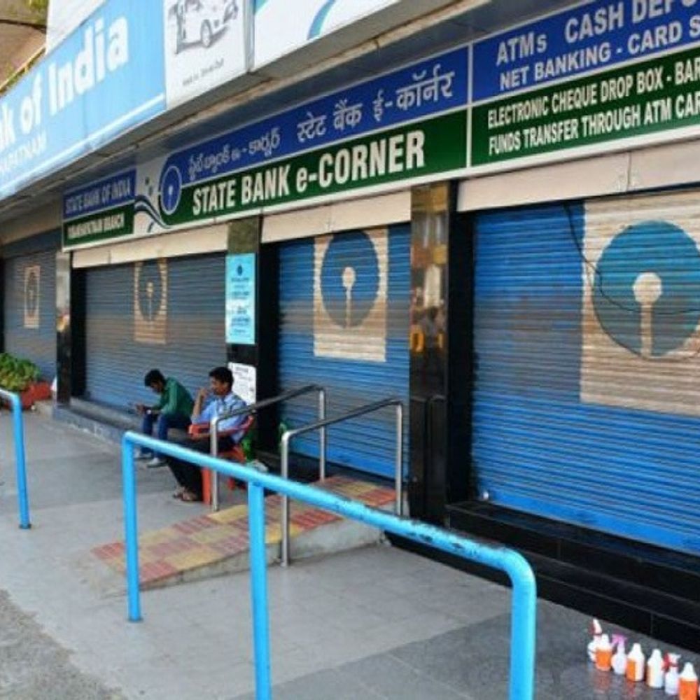 મે મહિનામાં 12 દિવસ બેંકોમાં કામકાજ નહીં થાય:5 રવિવાર અને 2 શનિવાર ઉપરાંત અલગ-અલગ જગ્યાએ 5 દિવસ બેંકો બંધ રહેશે