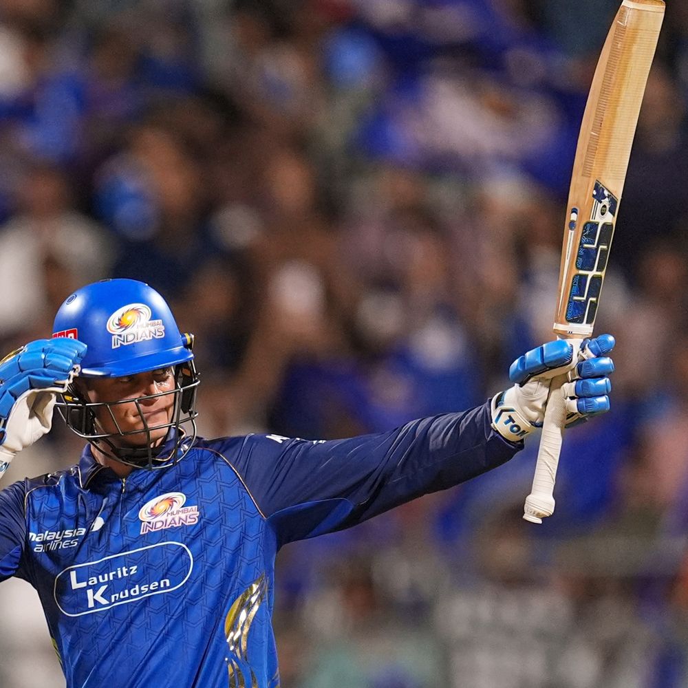 રયાન રિકલ્ટને મુંબઈ માટે સૌથી ઝડપી સદી ફટકારી:માત્ર 44 બોલમાં સેન્ચુરી પૂરી કરી; MIએ હૈદરાબાદ સામે મજબૂત સ્કોર ઊભો કરવાની સ્થિતિમાં