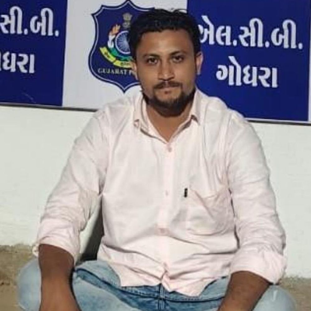 કાલોલમાંથી માસ્ટર ID દ્વારા સટ્ટો રમાડતો શખસ ઝડપાયો:LCB એ રૂ. 67,800 રોકડ સાથે આરોપીની ધરપકડ કરી
