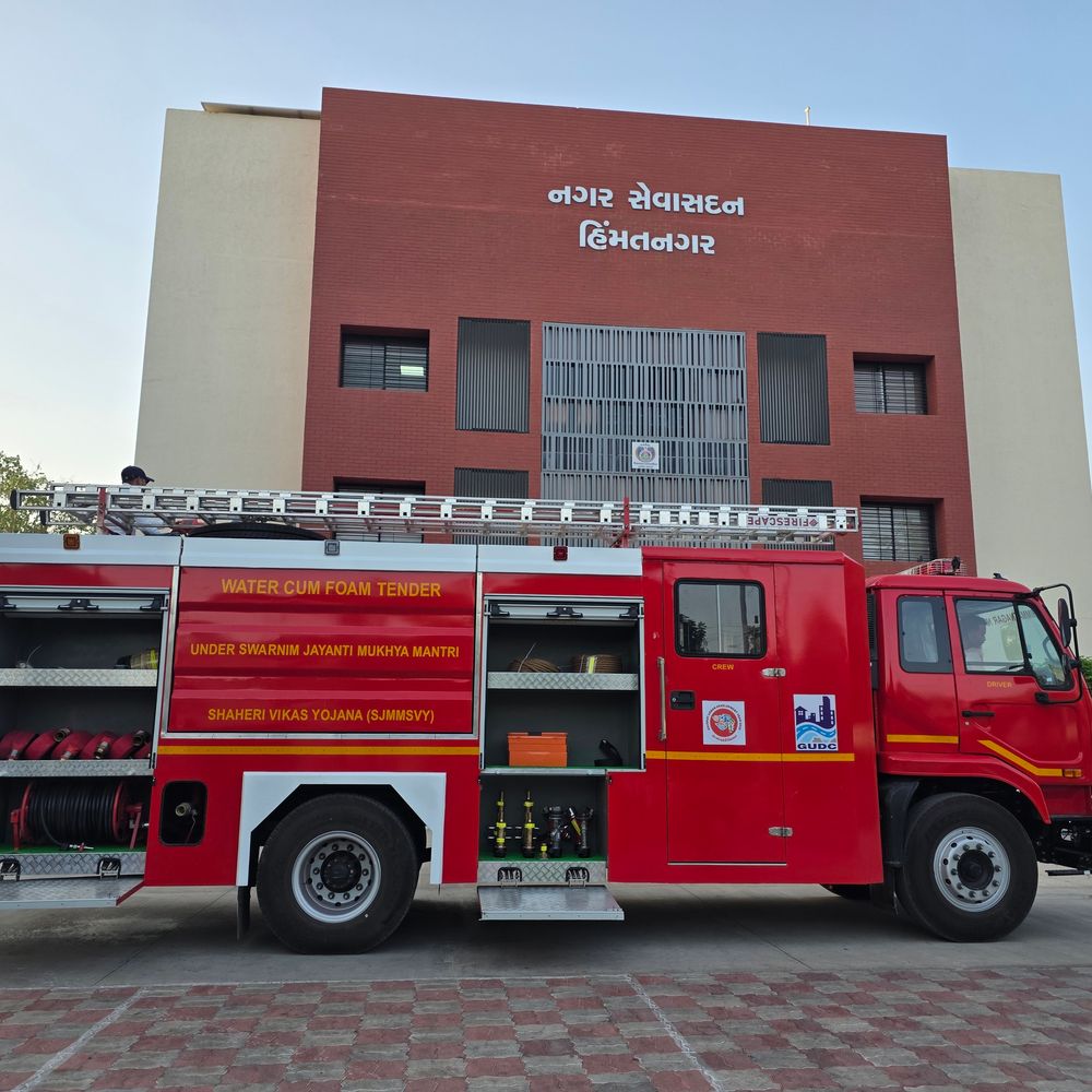 હિંમતનગર ફાયર વિભાગને પોણા બે કરોડનું નવું બ્રાઉઝર મળ્યું:પાણી-ફોમ સુવિધા સાથે ડેમો કરાયો, આગ બુઝાવવામાં મદદરૂપ