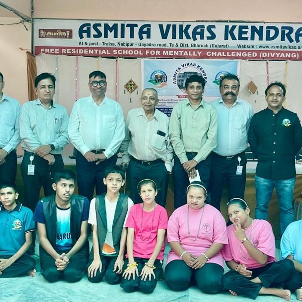 એપીગ્રલ લિમિટેડ દ્વારા 10 દિવ્યાંગ બાળકોને દત્તક:CSR હેઠળ આગામી એક વર્ષ માટે વાર્ષિક સહાય અપાશે