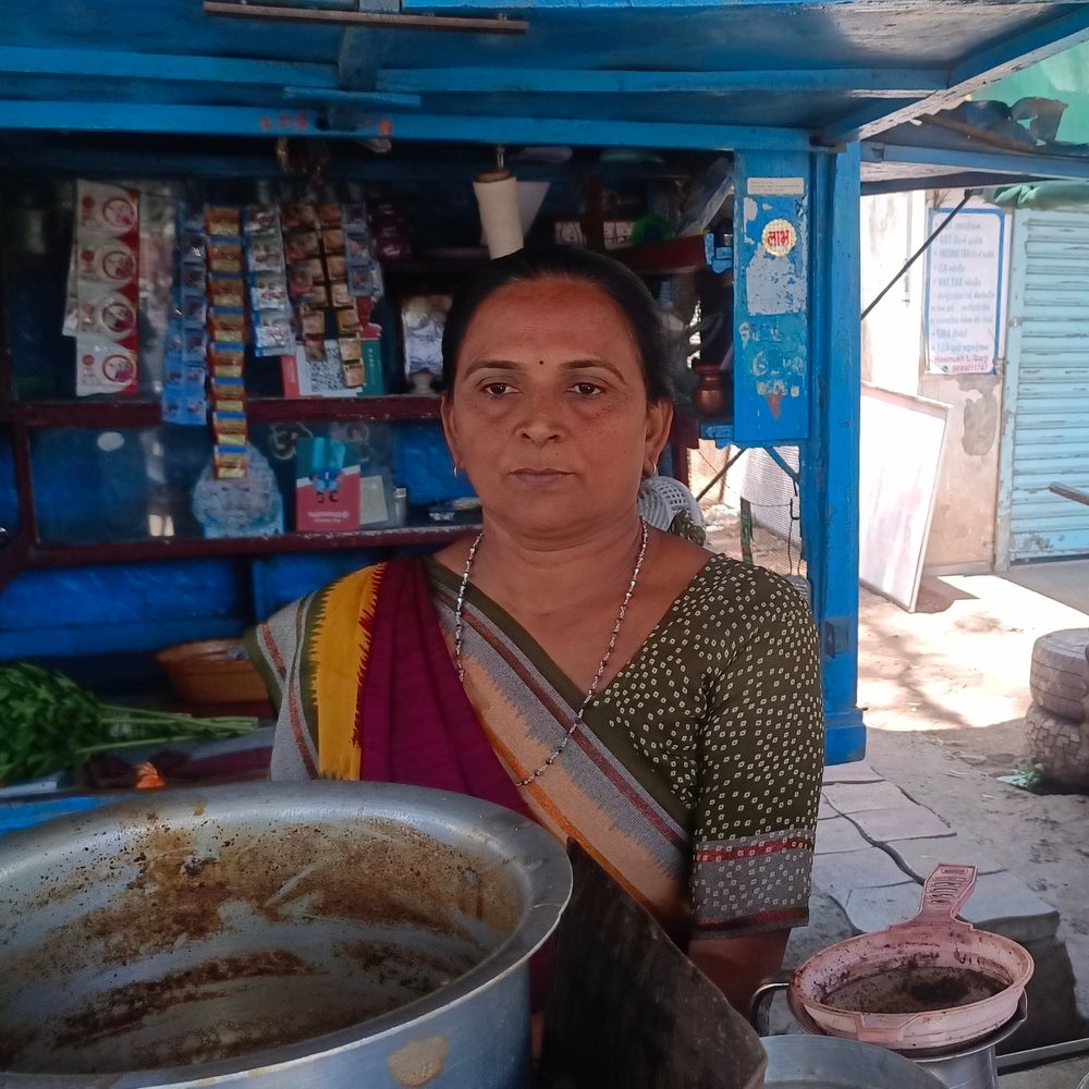 રાજપીપલામાં ચાની કીટલી ચલાવતા ગીતાબેન પાટણવાડીયાની જીત:યુવાનીમાં વિધવા બન્યા બાદ ચાની કીટલી શરૂ કરી, બે સંતાનોનો ઉછેર કર્યો; હવે કોર્પોરેટર બન્યાં