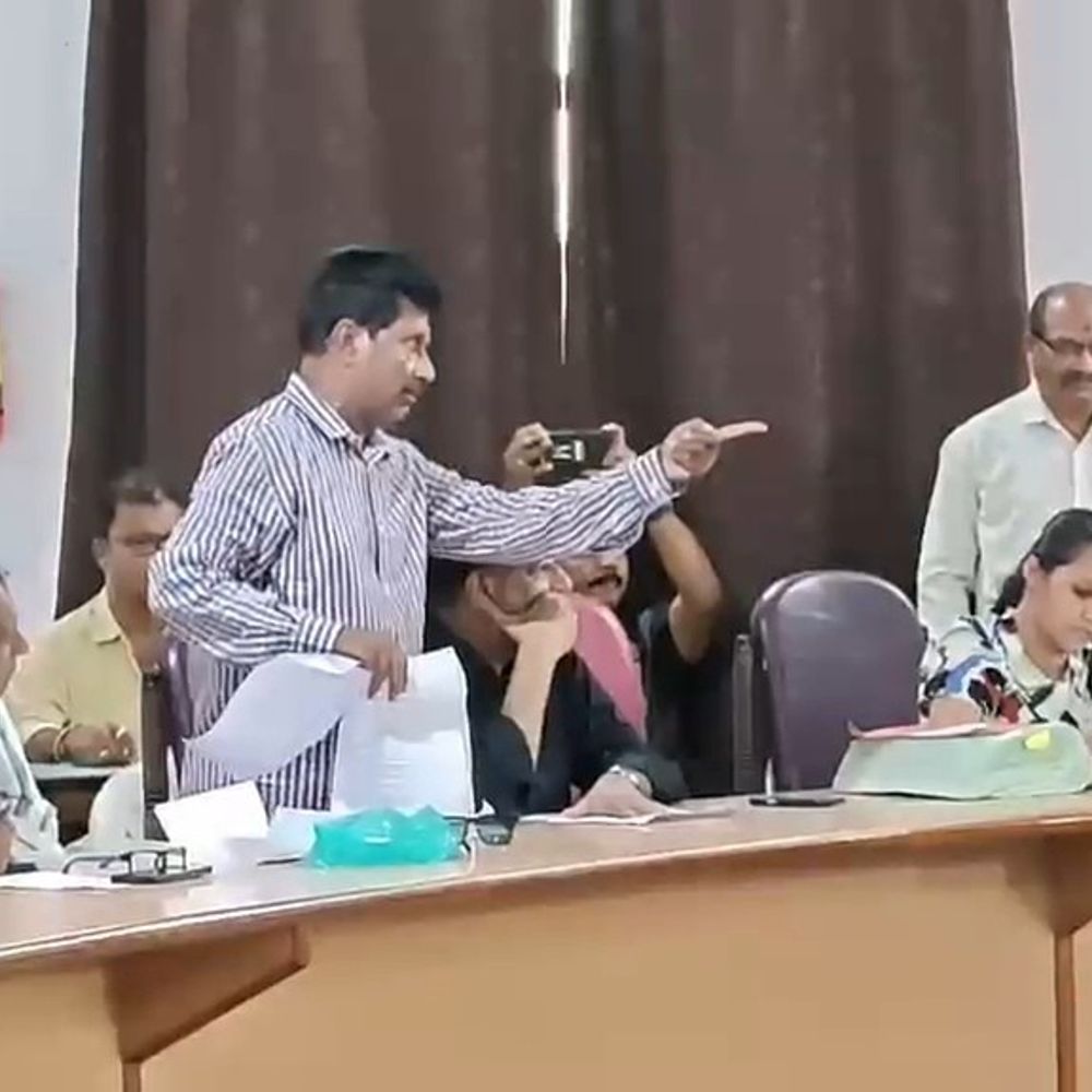 બીલીમોરા પાલિકાની સભામાં વિપક્ષનો હોબાળો:બજેટ જોગવાઈ વિના નવા કામો ઉમેરાયાનો આક્ષેપ