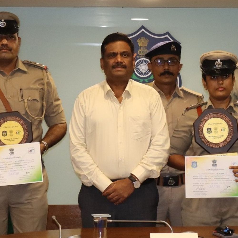 ચોરાયેલા મોબાઈલ રિકવરીમાં ગુજરાતનો દેશમાં ત્રીજો ક્રમ:53 હજારથી વધુ હેન્ડસેટ માલિકોને પરત મળ્યા, અમદાવાદ 56.70 સ્કોર સાથે ટોચ પર