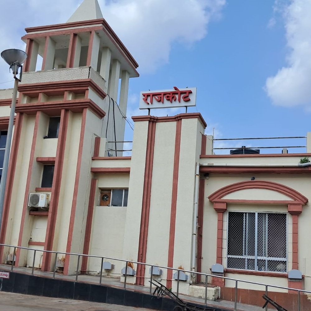 રાજકોટ રેલવેનો મહત્વનો નિર્ણય:કોલકાતા માટે 30 એપ્રિલના રોજ વન-વે સ્પેશિયલ ટ્રેન દોડશે, વિશેષ ભાડા સાથેની ટ્રેનમાં સ્લીપર અને જનરલ ક્લાસના કોચની સુવિધા