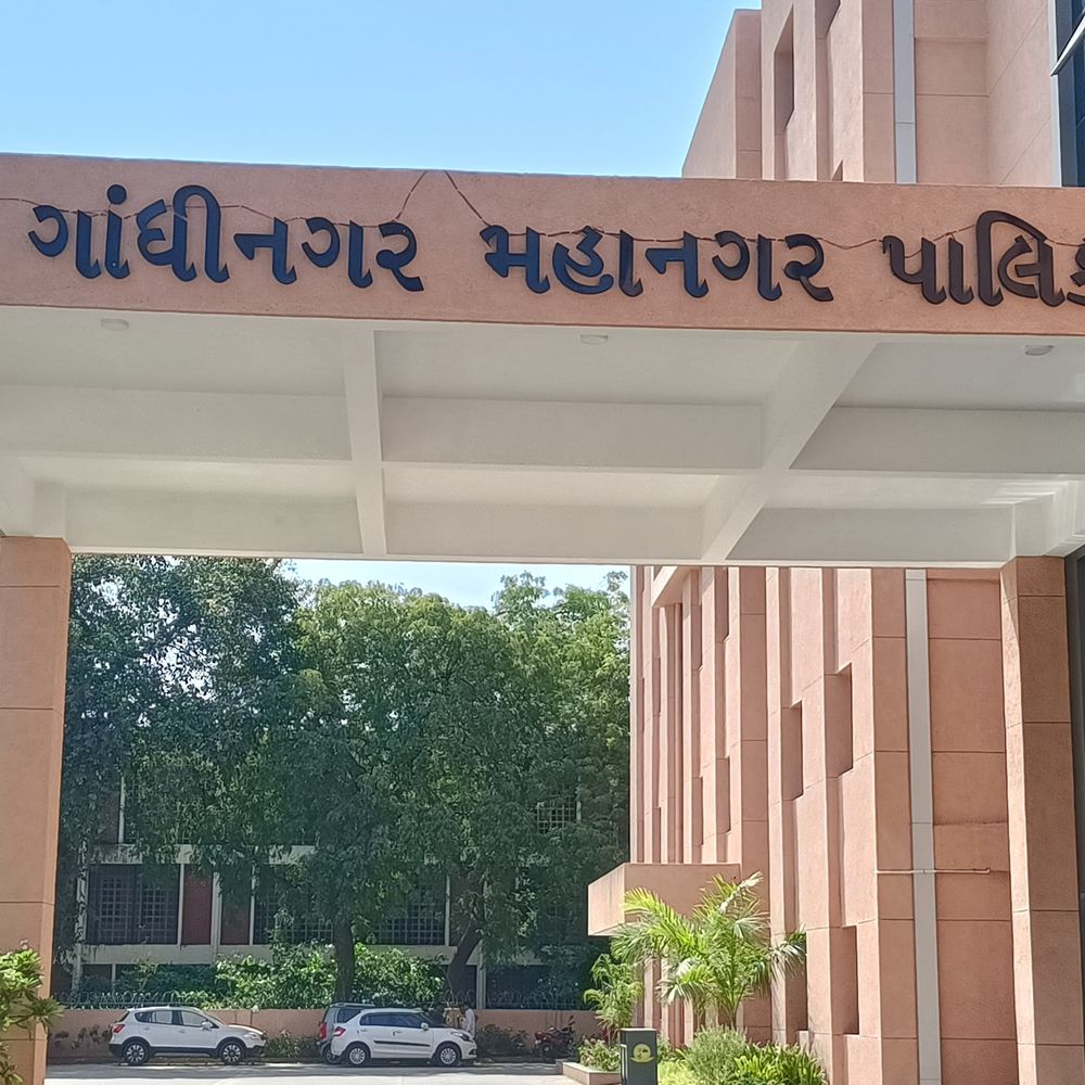 મનપામાં દીવા તળે અંધારું!:68 વર્ષના નિવૃત્ત સિટી એન્જિનિયરે આઉટસોર્સિંગ 15 યુવા એન્જિનિયરોને ઘરભેગા કર્યા, આખો દિવસ કામ કરાવ્યું ને સાંજે આદેશ આપ્યો