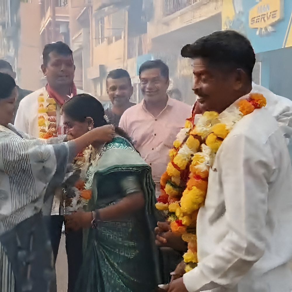 રાજકારણમાં આવ્યો ગરમાવો:મહાપાલિકાની ચૂંટણીમાં વોર્ડ-6માં જીતેલા ભાજપના ઉમેદવારોને ‘આપ'ના ઉમેદવારે હાર પહેરાવતા વિવાદ