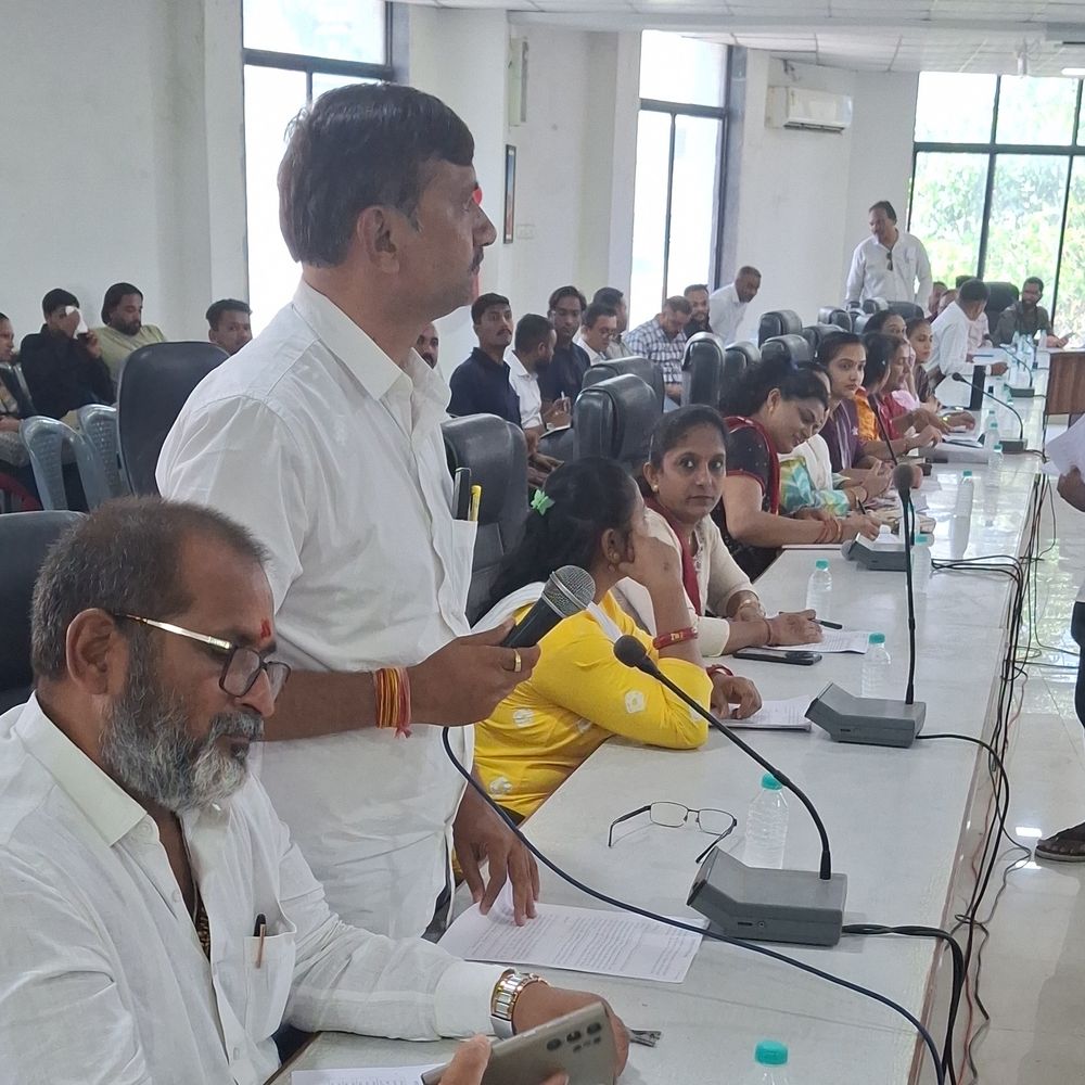 વલસાડ પાલિકાની સામાન્ય સભામાં હોબાળો:વર્ષ 2010ના પેન્ડિંગ પેમેન્ટ વિવાદ મામલે સભામાં ગરમાવો, સફાઈ કામદારોના પગાર વધારા પર ચર્ચા