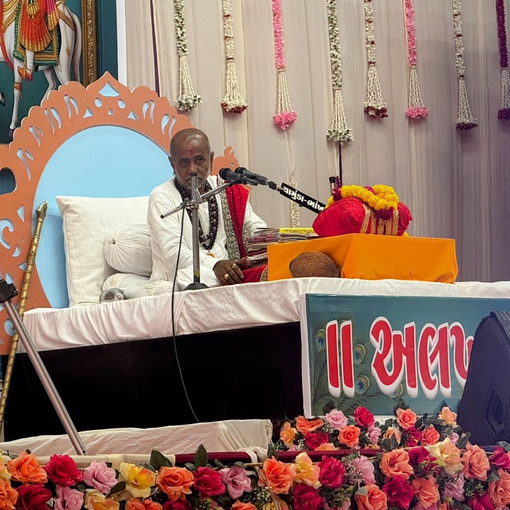 મોડાસામાં રામદેવ કથાનો છઠ્ઠો દિવસ:રાધેકૃષ્ણ બાપુએ સમાધિ, હરભુજી મિલન પ્રસંગ વર્ણવ્યો