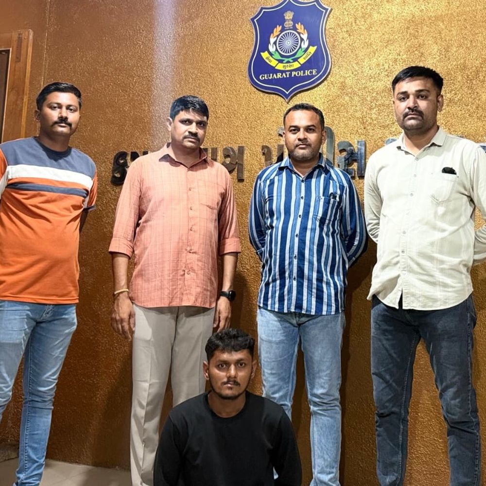 પોરબંદરમાં ચોરીના 5.5 તોલા સોના સાથે શખ્સ ઝડપાયો:કમલાબાગ પોલીસે ગણતરીના કલાકોમાં 5.5 લાખના દાગીના જપ્ત કર્યા