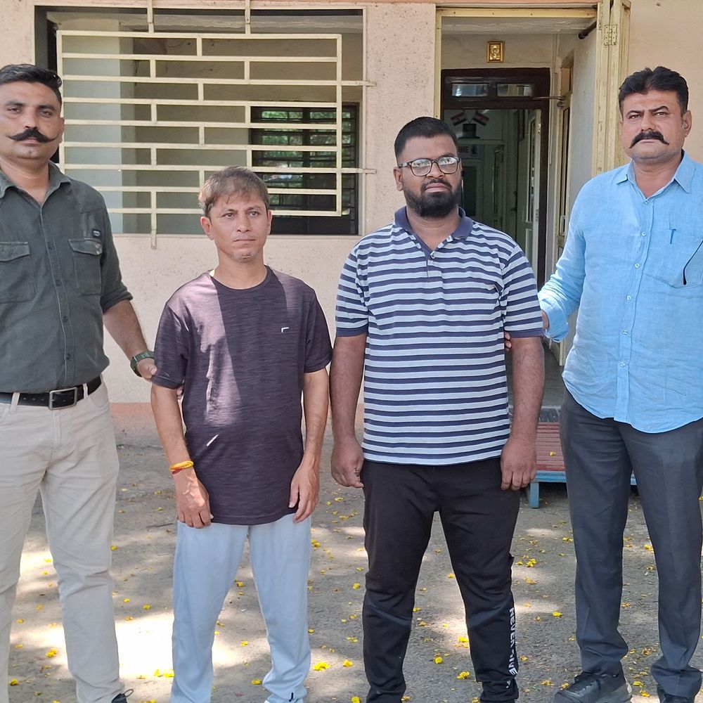 વલસાડમાં નકલી પાસપોર્ટ કૌભાંડનો પર્દાફાશ:માસ્ટરમાઈન્ડ સહિત 2 ઝડપાયા, UK-21 વિઝાનું કાવતરું