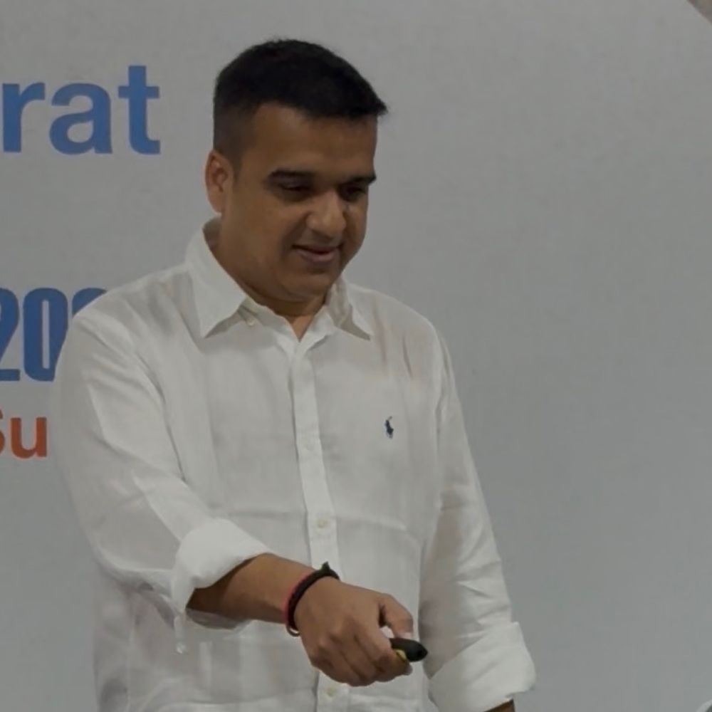 11,000થી વધુ ઉદ્યોગકારોને 'વન ક્લિક'માં ₹1349 કરોડની સબસિડી:હર્ષ સંઘવીએ ઉધોગપતિઓને કહ્યું 'ભૂલો શોધવા કરતા સમાધાન પર ફોકસ કરો', 'ડીપ સી ડિસ્ચાર્જ પ્રોજેક્ટ'ના MoU થશે