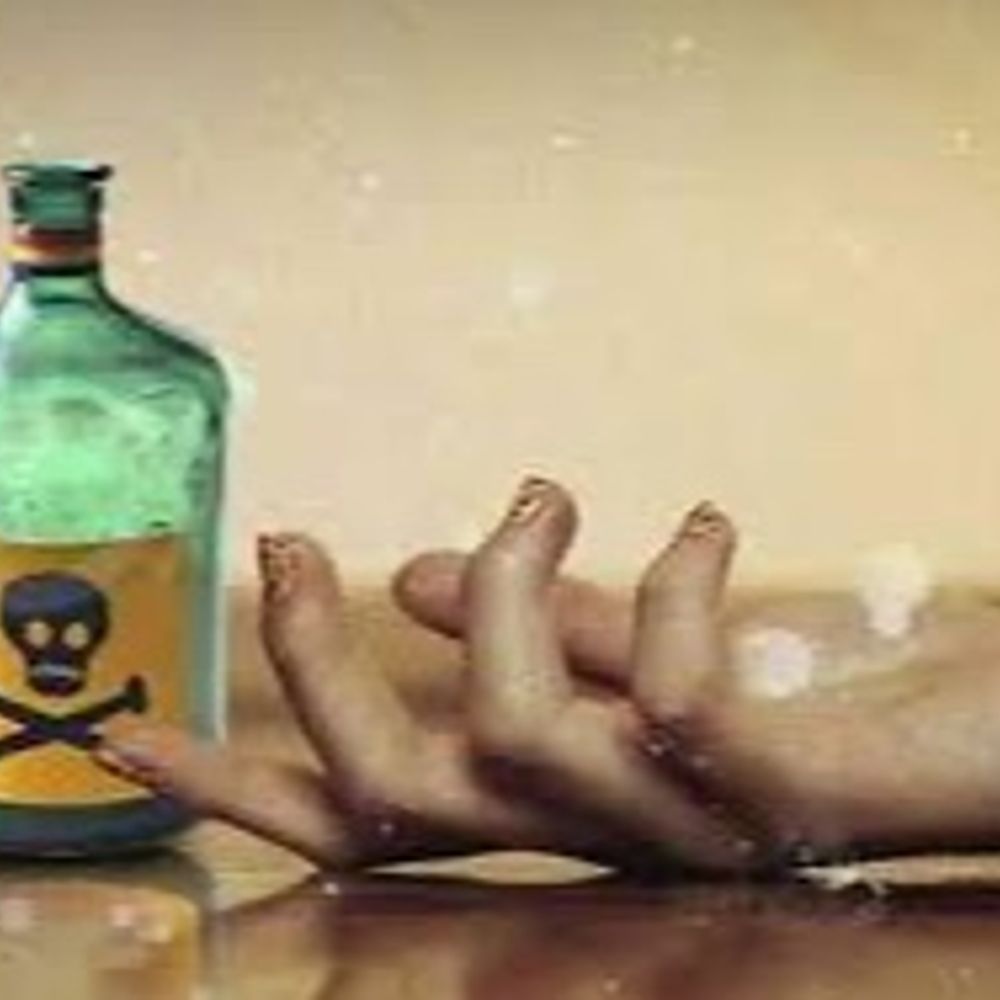 રાજકોટમાં આપઘાતના બે બનાવ:ગૃહ કલેશથી કંટાળી યુવકે ઝેરી દાવા પીધી, છૂટાછેડા બાદ પણ કંકાસ રહેતા યુવકે ગળેફાંસો ખાઈ જીવન ટૂંકાવ્યું