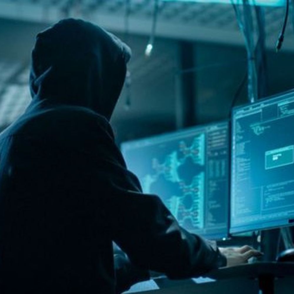 સાયબર ક્રાઈમના બે બનાવ:કોસ્મેટિક પ્રોડક્ટ ખરીદવા જતા આનંદનગરના યુવક સાથે 35 હજારની ઠગાઈ, નવરંગપુરામાં દંપત્તીના ફોટાનો ઉપયોગ કરી ફેક આઇડી બન્યું