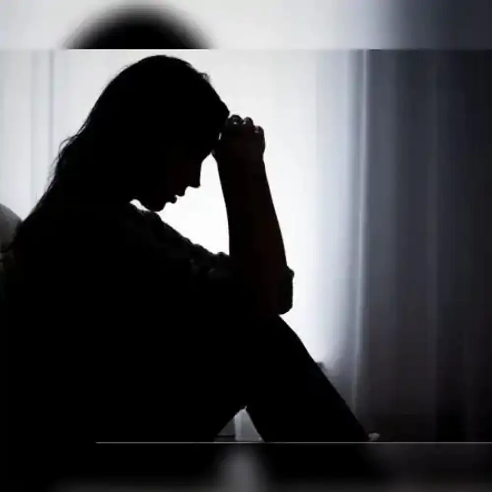 પરિણીતાને બ્લેકમેઈલ: ફોટા વાયરલની ધમકીથી આપઘાતનો પ્રયાસ.