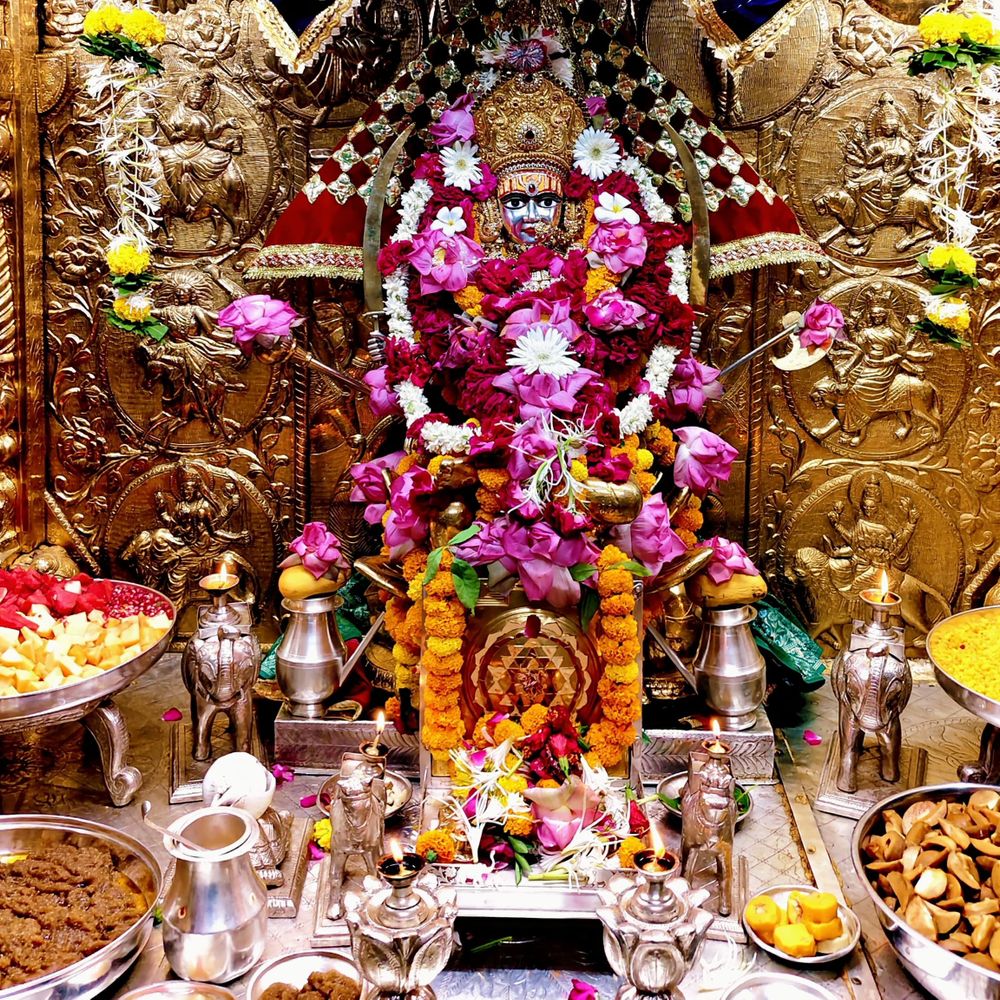 ખેડબ્રહ્મા અંબિકા મંદિરે વૈશાખી પૂનમની ઉજવણી:મંગળા આરતીમાં મોટી સંખ્યામાં ભક્તો ઉમટ્યા, દર્શન કર્યા