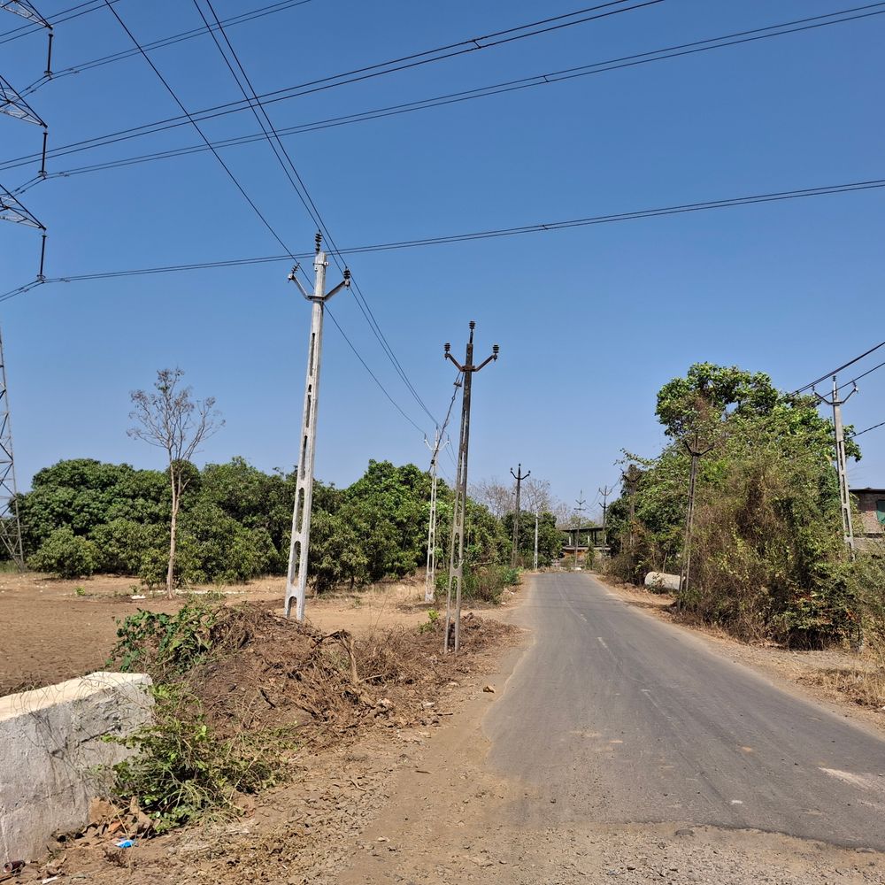 ફલધરા જલારામધામ રોડનું કામ 4 મહિનાથી અટક્યું:સામાજિક કાર્યકરે રોણવેલ DGVCL કચેરી સામે ભૂખ હડતાળ પર બેસવાની ચીમકી ઉચ્ચારી