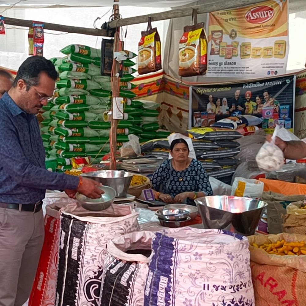 મનપાનાં ફૂડ વિભાગનો સપાટો:રાજકોટમાં પનીરના નામે એનાલોગ પધરાવતા એકમોમાં તપાસ, 71 કિલો અખાદ્ય પદાર્થોનો નાશ, મસાલાનાં 38 નમૂના લેવાયા