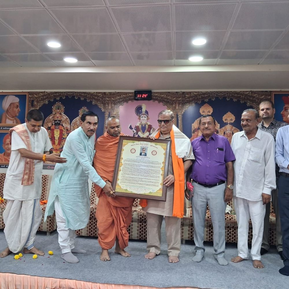 પ્રજ્ઞાચક્ષુ રાજેશ રાવલને સેવા સ્મૃતિ એવોર્ડ:સ્વ. શીરીષભાઈ ઓઝાના નામે સુરેન્દ્રનગરમાં અપાયો