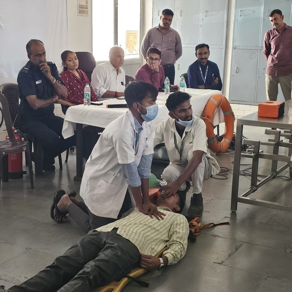 સુરેન્દ્રનગર GIDCમાં ઔદ્યોગિક સલામતી તાલીમ યોજાઈ:ફાયર વિભાગે આગ બુઝાવવા પ્રેક્ટિકલ ડેમોસ્ટ્રેશન આપ્યું