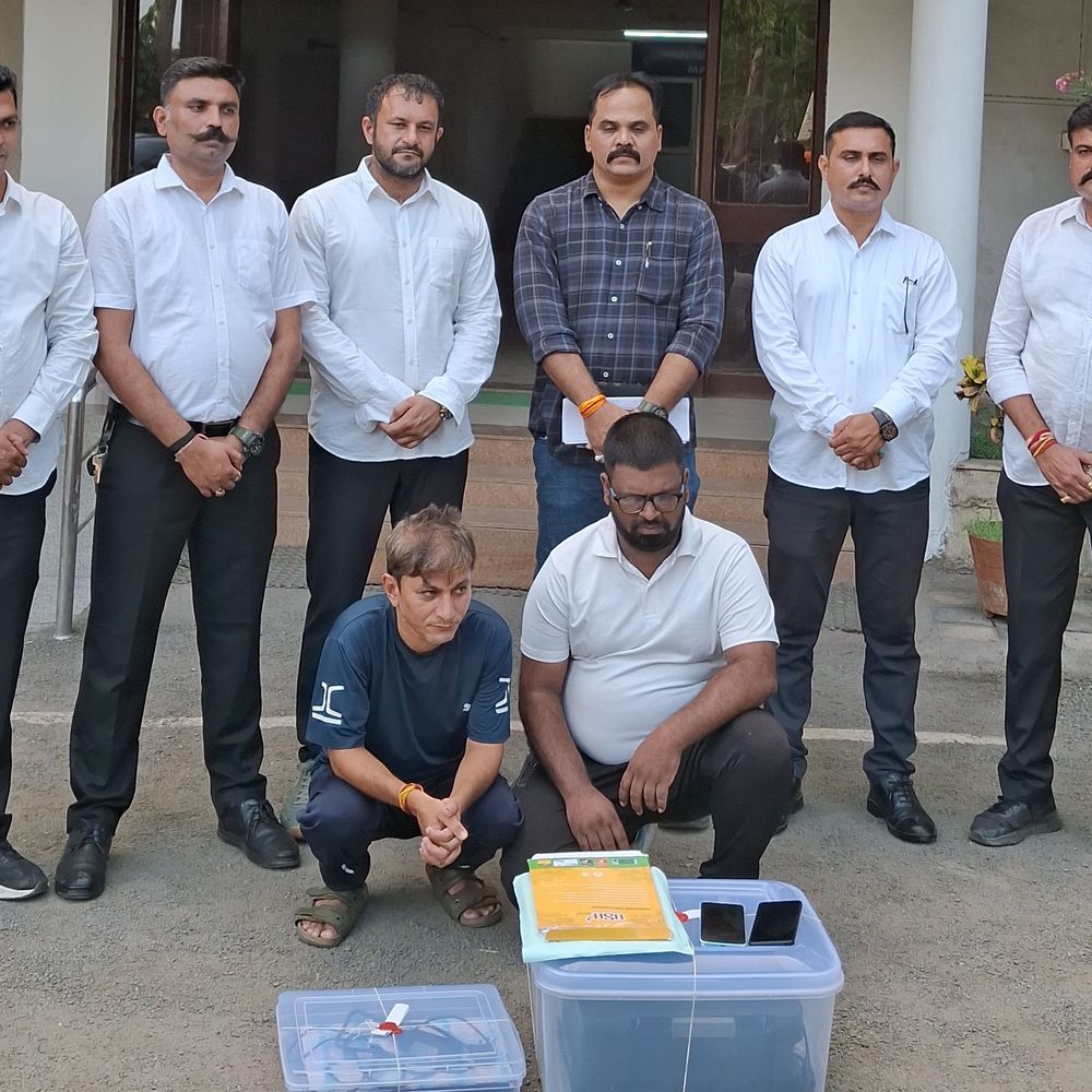 વલસાડમાં નકલી પાસપોર્ટ કૌભાંડ ઝડપાયું:SOGએ માસ્ટરમાઇન્ડ સહિત આરોપીઓને 4 મે સુધી રિમાન્ડ પર લીધા