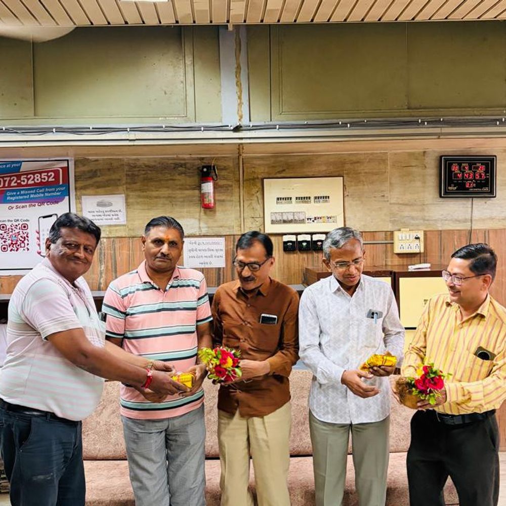 બોટાદ મર્કેન્ટાઈલમાં વિદાય સમારોહ યોજાયો:બેંકના કર્મચારી વિપુલભાઈ બગડીયા નિવૃત્ત થતા આયોજન કરાયું