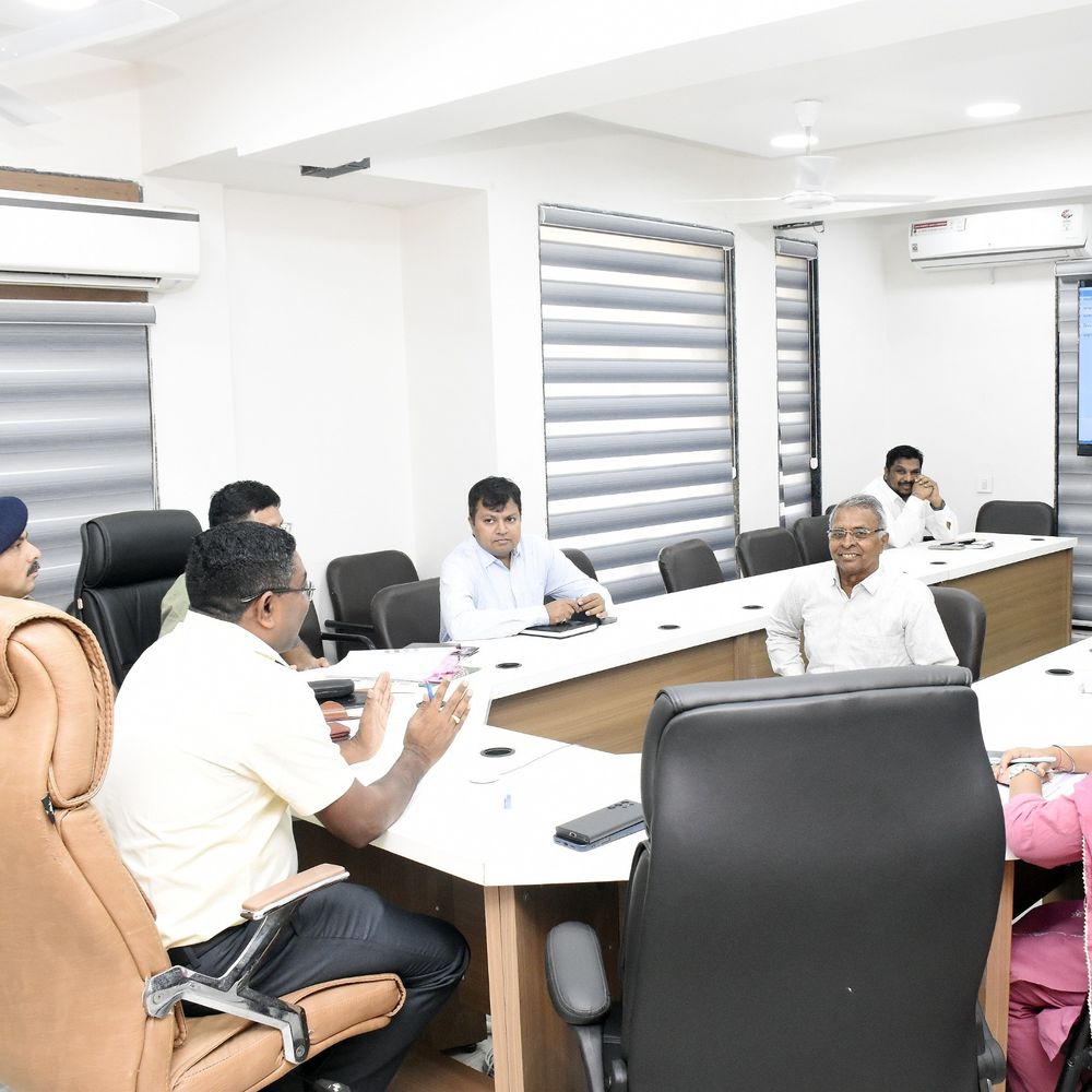 દાહોદમાં કલેક્ટરની અધ્યક્ષતામાં સ્વાગત ફરિયાદ કાર્યક્રમ યોજાયો:નાગરિકોના પ્રશ્નોના ત્વરિત નિરાકરણ માટે અધિકારીઓને સૂચના અપાઈ