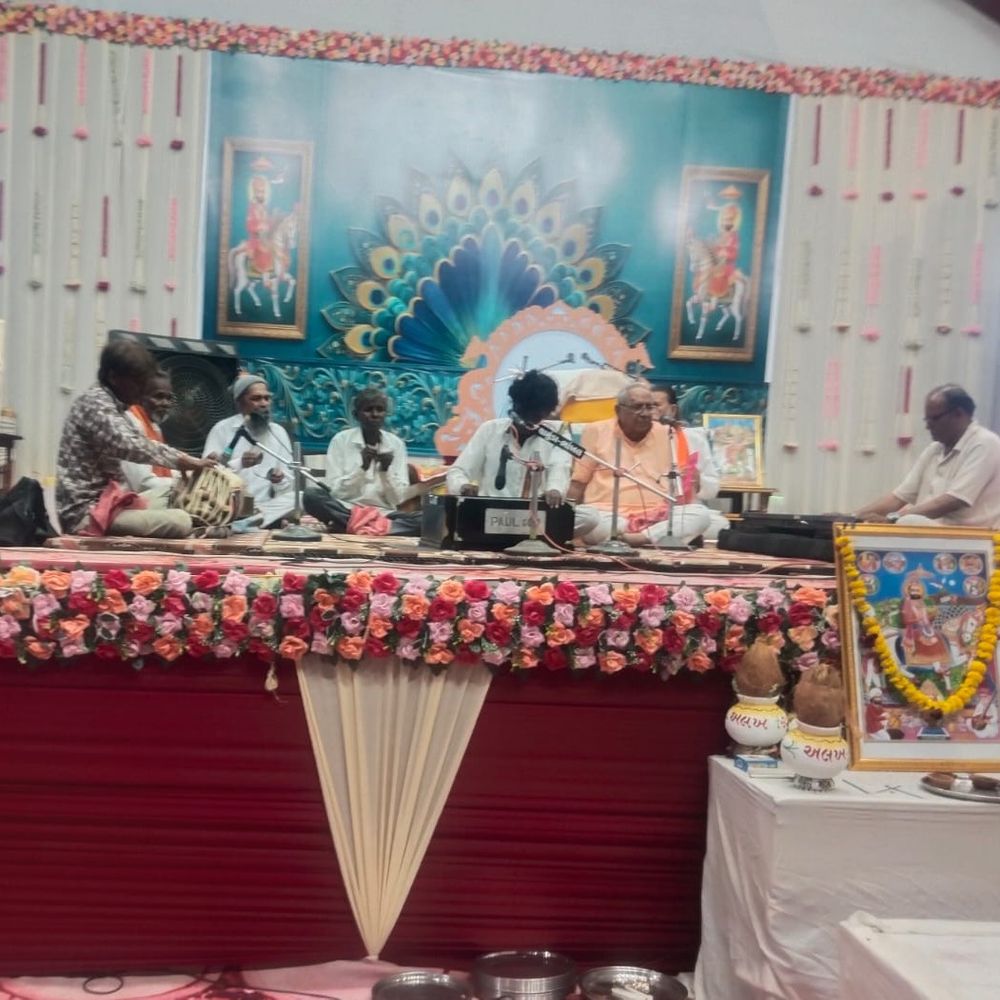 મોડાસાના રામેશ્વર કંપામાં જ્યોત પાઠનું આયોજન:રાધેકૃષ્ણ બાપુ અને ઋતિકા દીદી સહિત સંતો ઉપસ્થિત રહ્યા