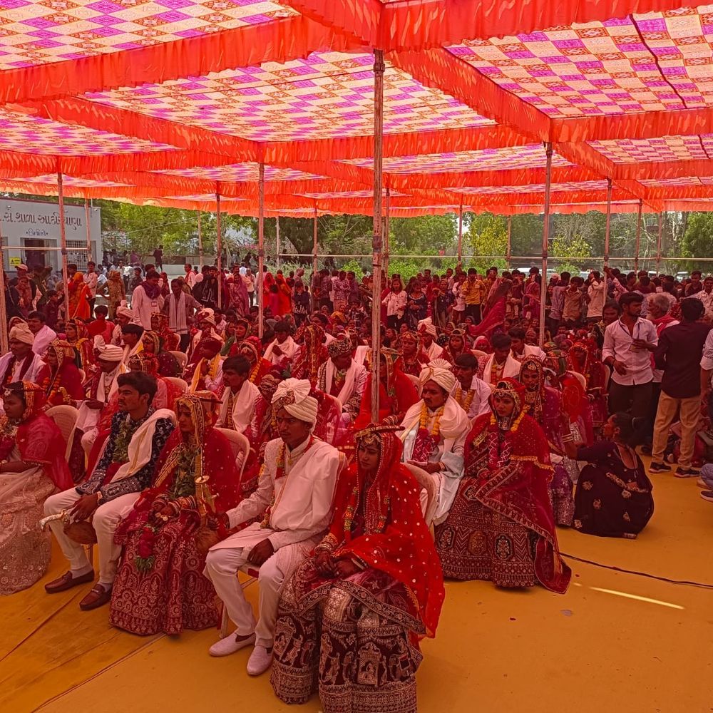 આદરીયાણામાં ઠાકોર સમાજના 40મા સમૂહલગ્નમાં 23 યુગલો પરણ્યા:સાંસદ અને ધારાસભ્ય સહિત આગેવાનો હાજર રહ્યા, નવદંપતીઓને સુખી દાંપત્યજીવન માટે શુભકામનાઓ પાઠવી