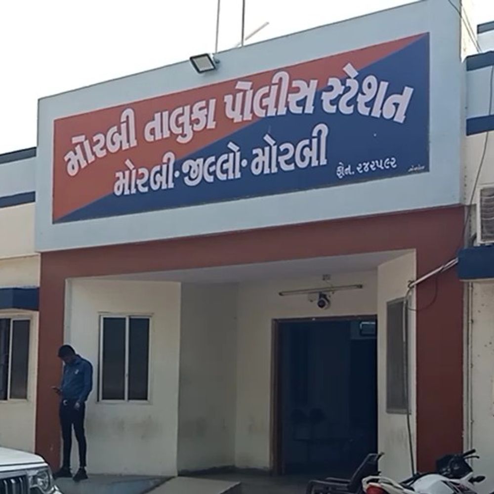 મોરબીમાં રફાળેશ્વર નજીક રિક્ષાને સુપર કેરીએ ટક્કર મારી:મુસાફર યુવાનનું મોત, રિક્ષાચાલકે ફરિયાદ નોંધાવી