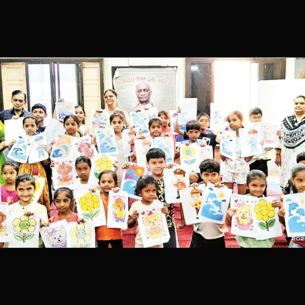 વડોદરા સરદાર ભવનમાં સમર કેમ્પ: બાળકોને મોબાઈલથી દૂર, રાષ્ટ્રપ્રેમ અને પેઇન્ટિંગ શીખવાડાયું.