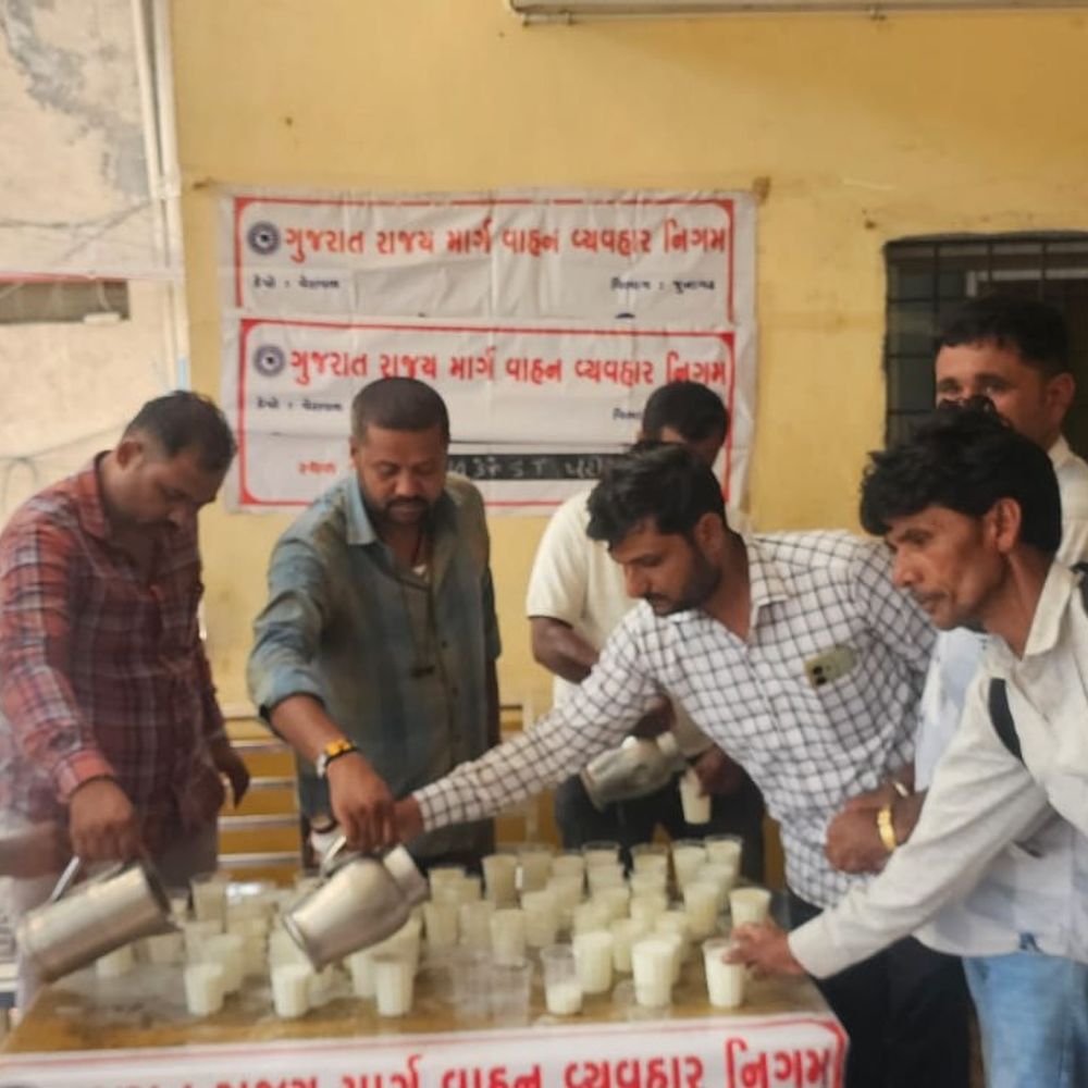 કાળઝાળ ગરમી વચ્ચે માનવતાનો શીતલ સ્પર્શ:વેરાવળ GSRTC દ્વારા મુસાફરોને વિનામૂલ્યે ઠંડી છાસ વિતરણ