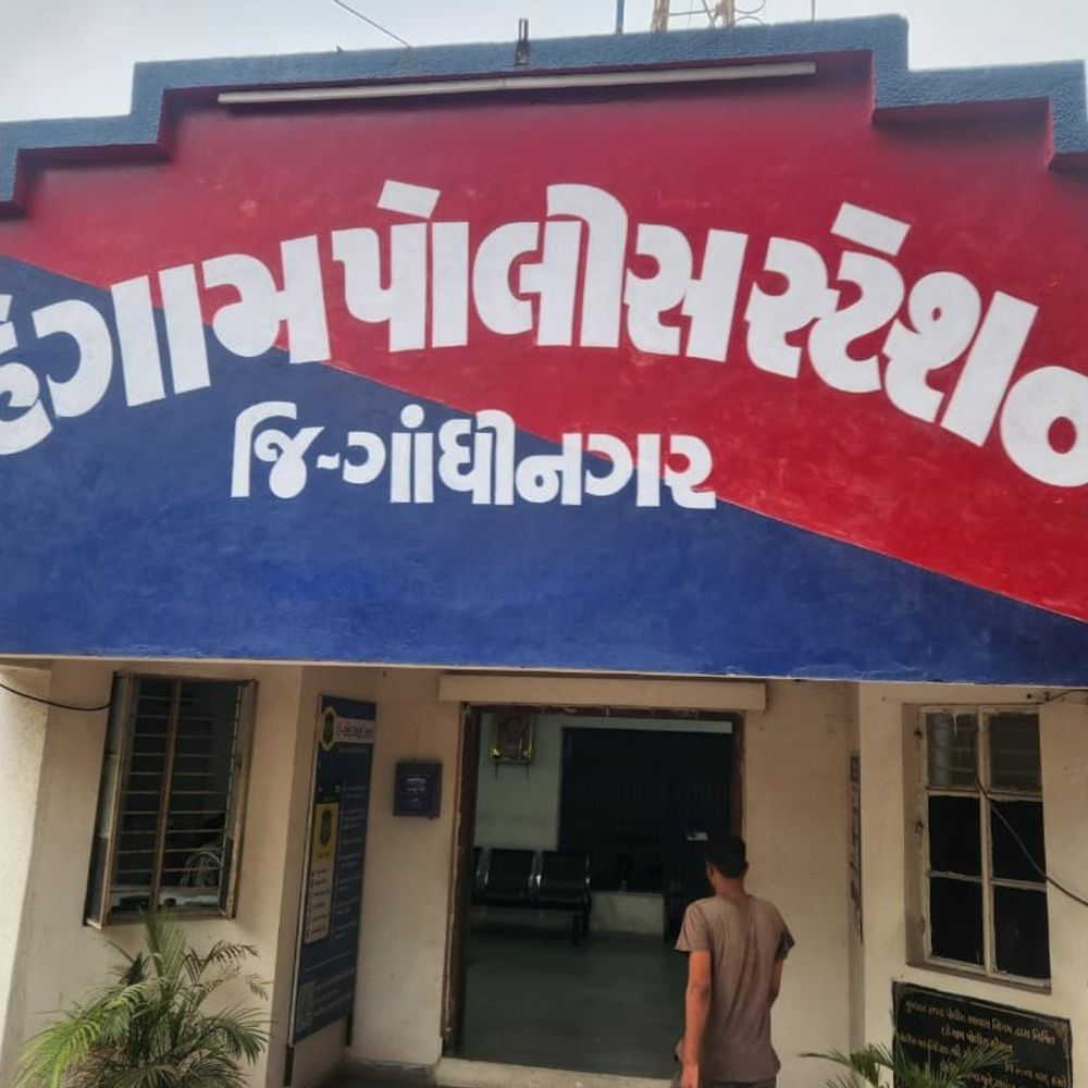 હિટ એન્ડ રનમાં દંપતીને કાળ ભેટ્યો:દહેગામ-રખિયાલ હાઈવે પર અજાણ્યા કાર ચાલકે બાઇક સવાર દંપતીને અડફેટે લીધું